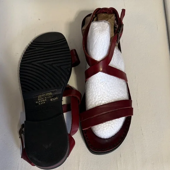 G.H. Bass & Co. Women's Burgundy Leather Strappy Sandals - Picture 4 of 6